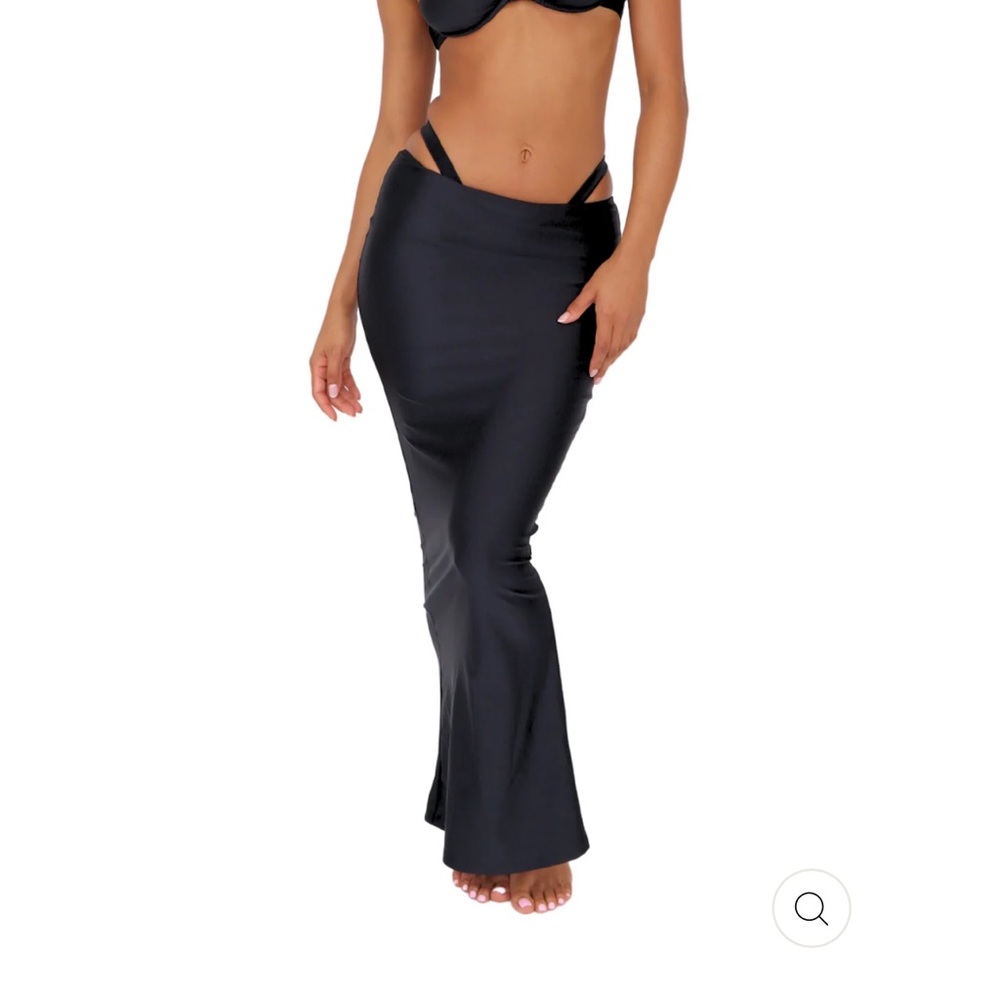 Melissa Simone - SAIDA MAXI SKIRT - SHINY BLACK (swim cover up)